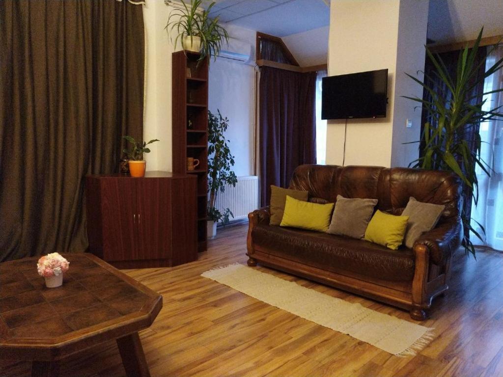 Erzsebet Vendeghaz Es Apartman Гайдусобосло Екстер'єр фото