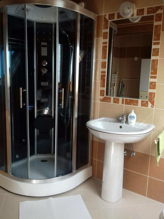 Erzsebet Vendeghaz Es Apartman Гайдусобосло Екстер'єр фото